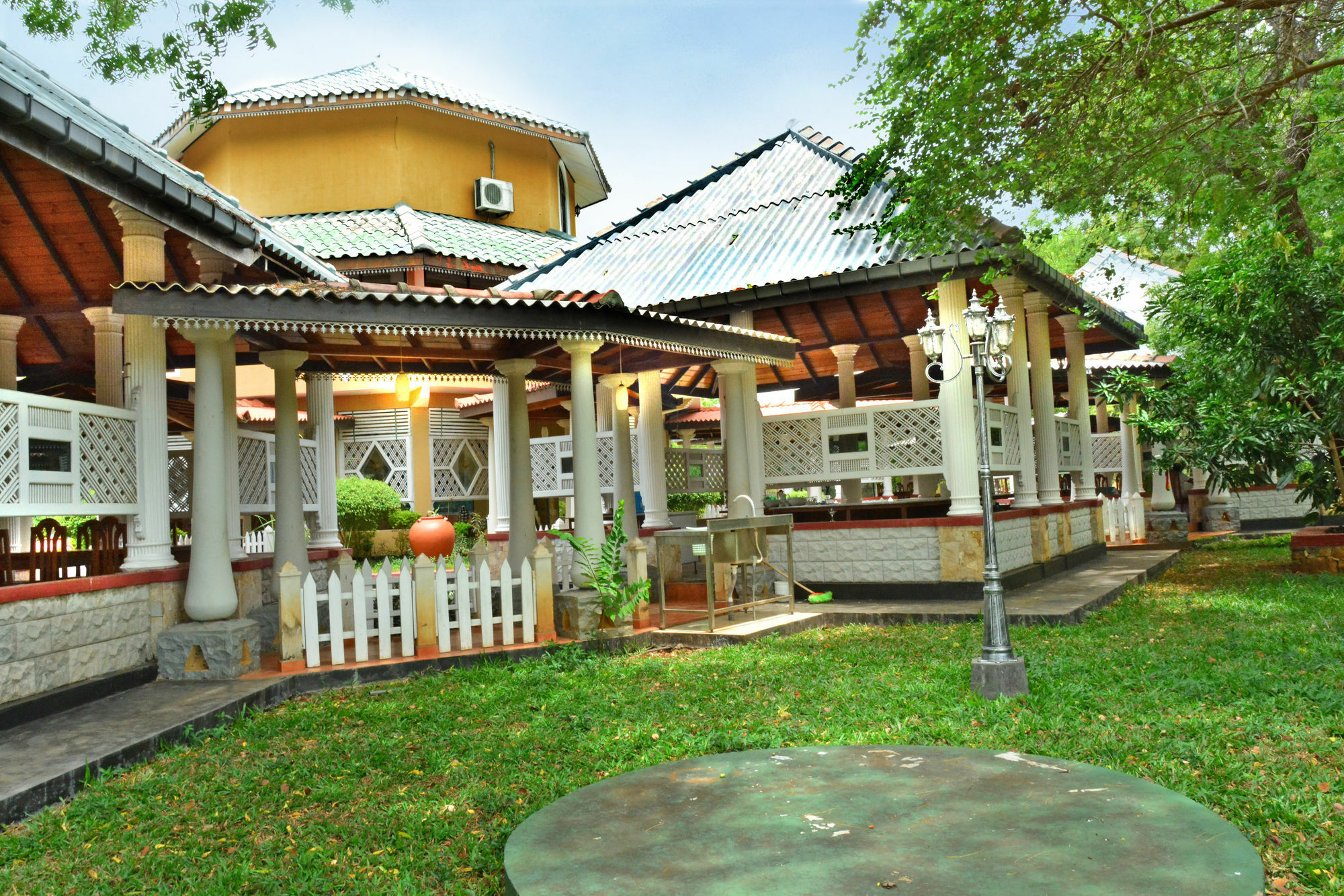 Kodigahawewa Forest Resort Tissamaharama Exterior photo